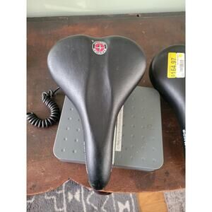 SCHWINN BIKE SEAT BLACK NEW OLD STOCK